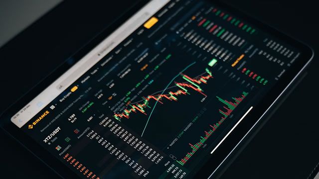 European Stocks Fell Sharply After Trump Threatened Sweeping Tariffs on Eight Allied Nations to Force Greenland Sale
