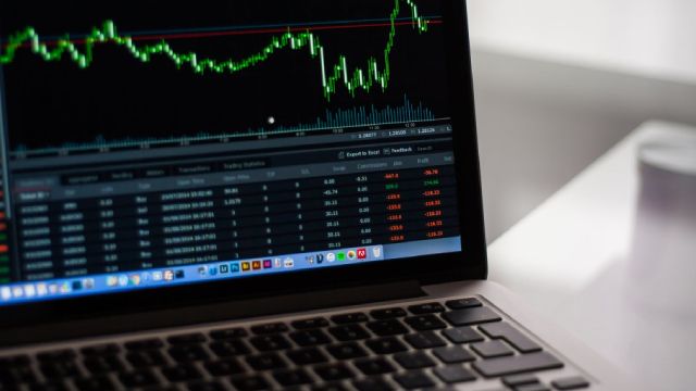 Gold Rises Sharply; Lyra Therapeutics Shares Plunge