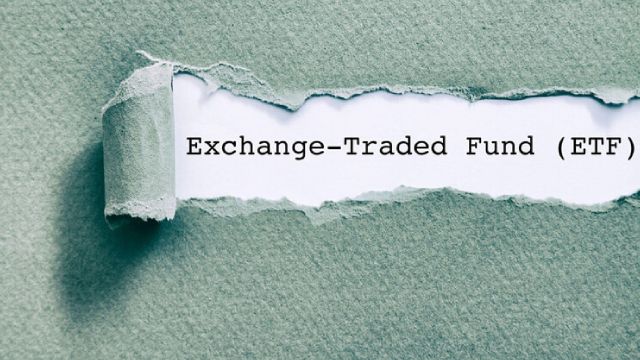 Gold (XAUUSD) & Silver Price Forecast: XAU Near $4,400, XAG Eyes $76 as Momentum Stabilizes