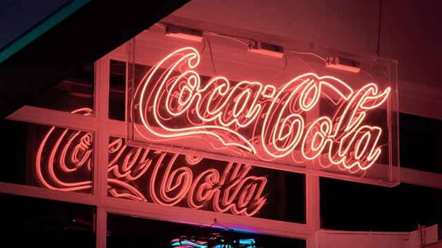 Các Nhà Phân Tích Phố Wall Nghĩ Coca-Cola (KO) Là Một Đầu Tư Tốt: Liệu Có Phải Không?